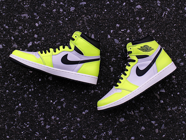 AIR JORDAN 1 RETRO HIGH OG “VOLT”01