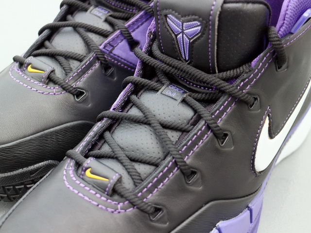 KOBE 1 PROTRO “BLACK OUT”01