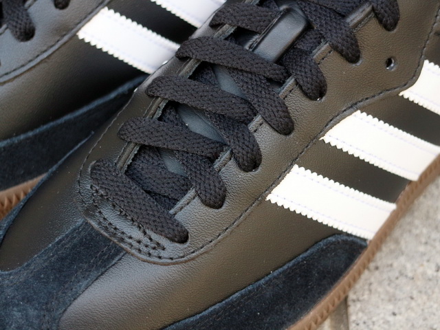 SAMBA “BLACK/WHITE/GUM”01