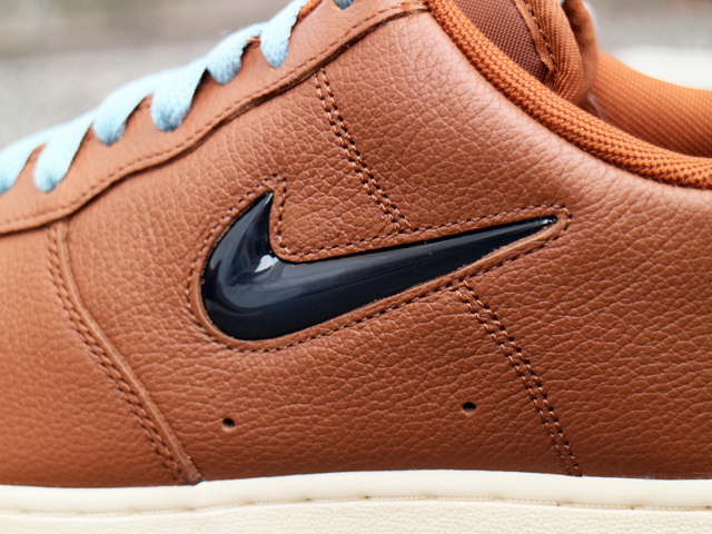 AIR FORCE 1 07 PREMIUM “JEWEL SWOOSH/PECAN”01