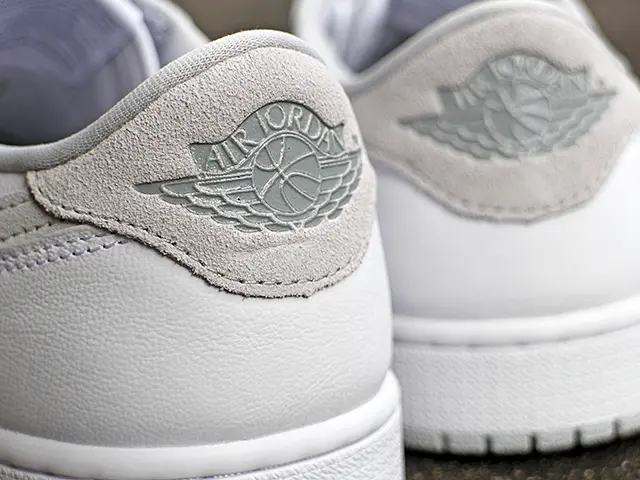 AIR JORDAN 1 LOW OG “NEUTRAL GREY 2021”01