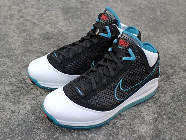 LEBRON 7 QS “RED CARPET”01