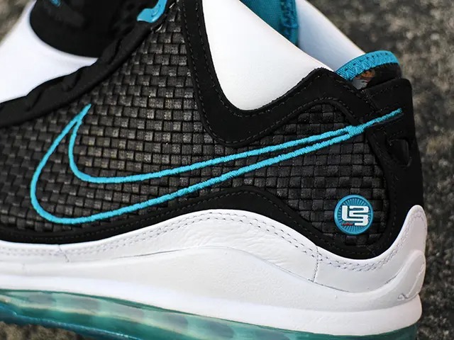 LEBRON 7 QS “RED CARPET”01