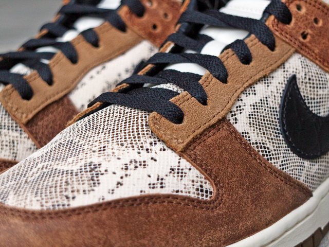 DUNK LOW PREMIUM “Head 2 Head”01