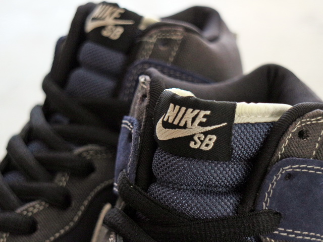 DUNK HIGH PRO SB “UN-FUTURA”01