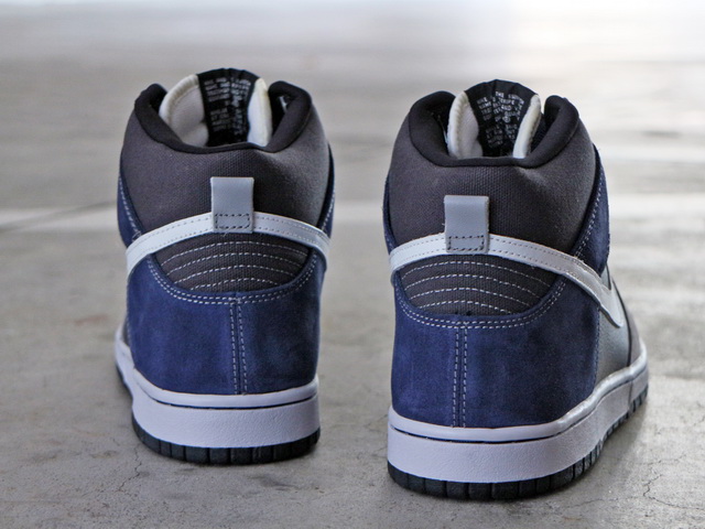 DUNK HIGH PRO SB “UN-FUTURA”01