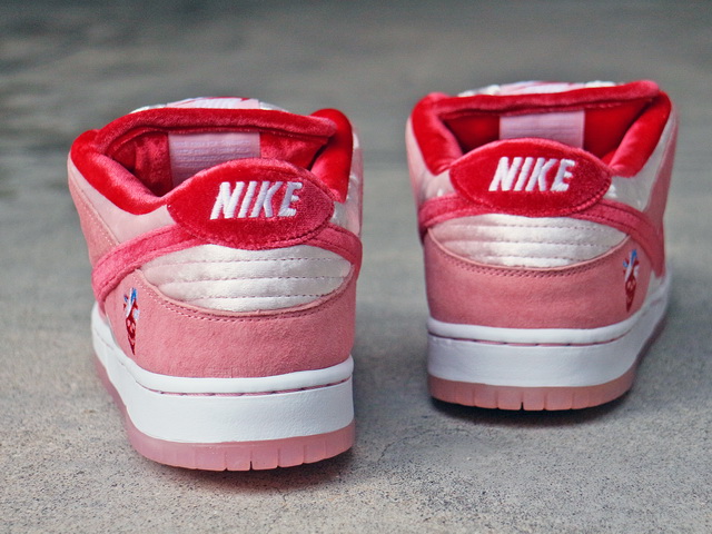 SB DUNK LOW PRO QS “VALENTINES DAY STRANGELOVE”01