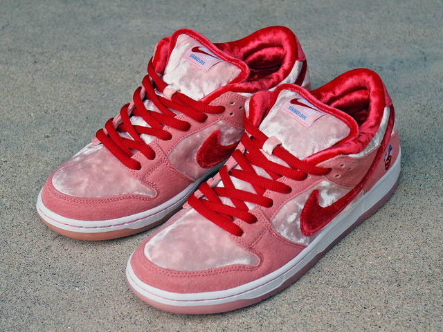 SB DUNK LOW PRO QS “VALENTINES DAY STRANGELOVE”01