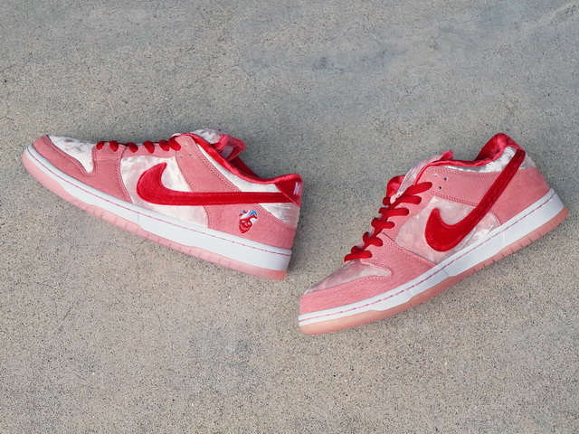 SB DUNK LOW PRO QS “VALENTINES DAY STRANGELOVE”01
