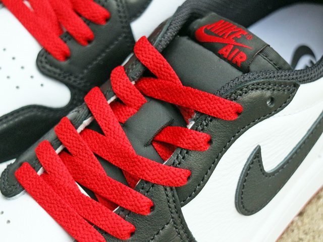 AIR JORDAN 1 LOW OG “BLACK TOE”01