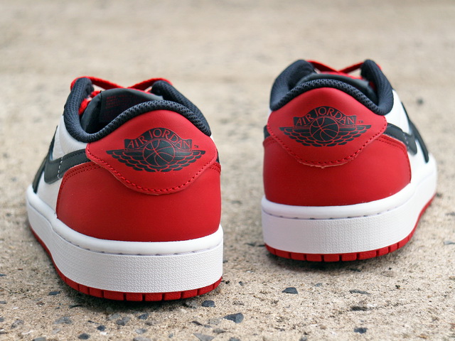 AIR JORDAN 1 LOW OG “BLACK TOE”01