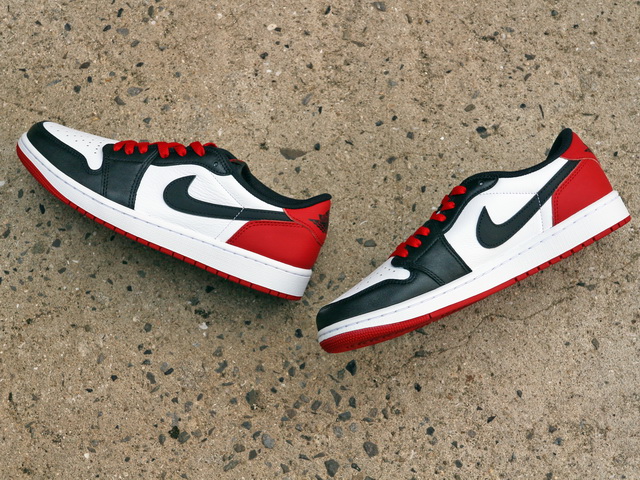 AIR JORDAN 1 LOW OG “BLACK TOE”01