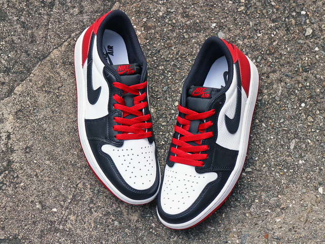 AIR JORDAN 1 LOW OG “BLACK TOE”01