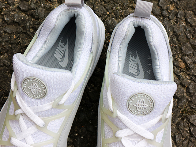 AIR HUARACHE LIGHT “WHITE/WOLF GREY”01