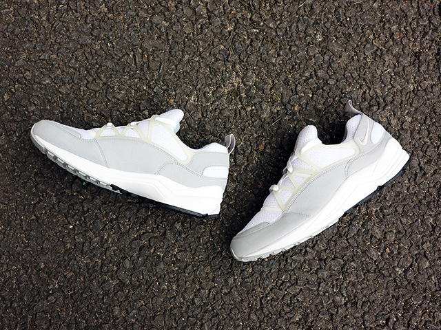 AIR HUARACHE LIGHT “WHITE/WOLF GREY”01