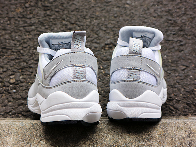 AIR HUARACHE LIGHT “WHITE/WOLF GREY”01