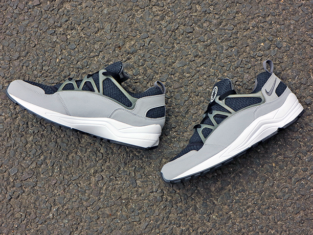 AIR HUARACHE LIGHT “BLACK/DARK GREY”01