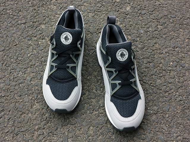 AIR HUARACHE LIGHT “BLACK/DARK GREY”01