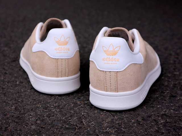 STAN SMITH “NAIJEL GRAPH” BEIGE01