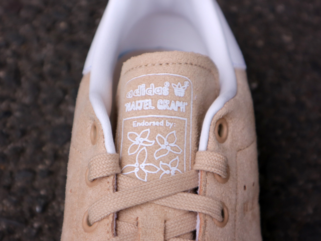 STAN SMITH “NAIJEL GRAPH” BEIGE01