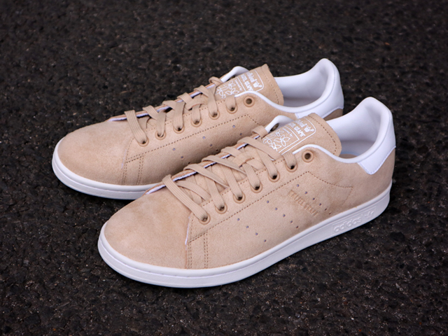 STAN SMITH “NAIJEL GRAPH” BEIGE01