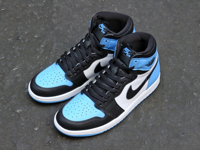 AIR JORDAN 1 RETRO HIGH OG “UNC TOE”01