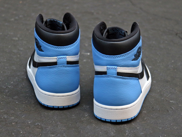 AIR JORDAN 1 RETRO HIGH OG “UNC TOE”01
