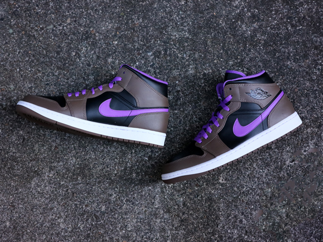 AIR JORDAN 1 MID “PALOMINO/WILD BERRY”01