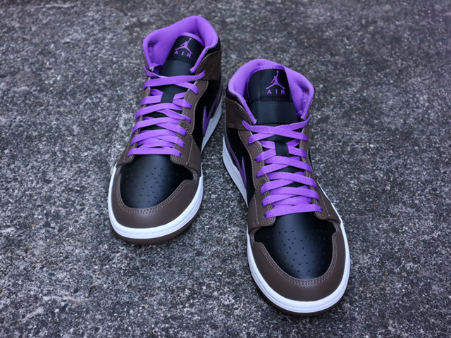 AIR JORDAN 1 MID “PALOMINO/WILD BERRY”01