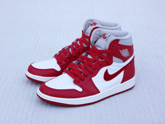 WMNS AIR JORDAN 1 RETRO HIGH OG “LT IRON ORE/VARSITY RED”01