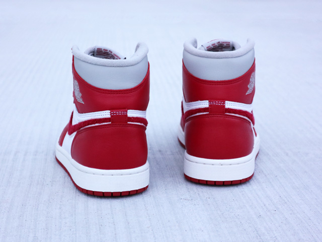 WMNS AIR JORDAN 1 RETRO HIGH OG “LT IRON ORE/VARSITY RED”01