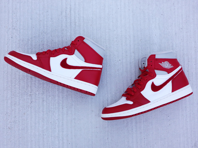 WMNS AIR JORDAN 1 RETRO HIGH OG “LT IRON ORE/VARSITY RED”01