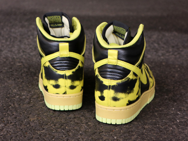 DUNK HI 1985 SP “BLACK/YELLOW STRIKE”01