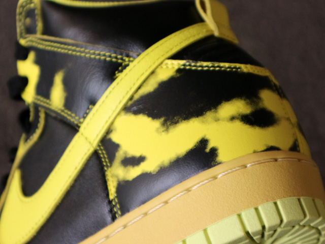 DUNK HI 1985 SP “BLACK/YELLOW STRIKE”01