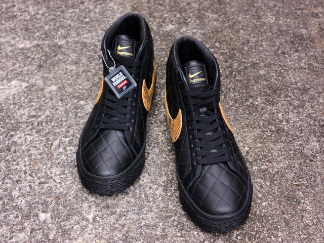 SB ZOOM BLAZER MID QS “SUPREME” BLACK/BLACK01