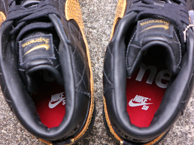 SB ZOOM BLAZER MID QS “SUPREME” BLACK/BLACK01