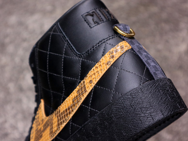 SB ZOOM BLAZER MID QS “SUPREME” BLACK/BLACK01