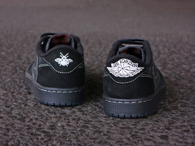 AIR JORDAN 1 LOW RETRO OG SP “TRAVIS SCOTT” BLACK/PHANTOM BLACK01