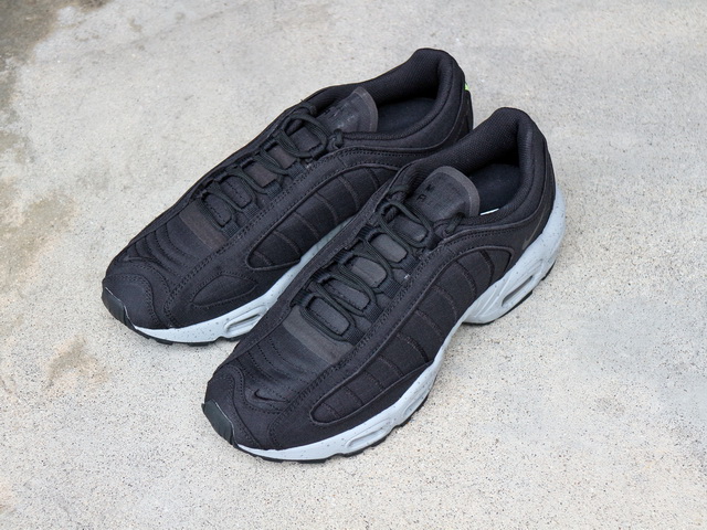 AIR MAX TAILWIND 4 SP “BLACK/VOLT”01