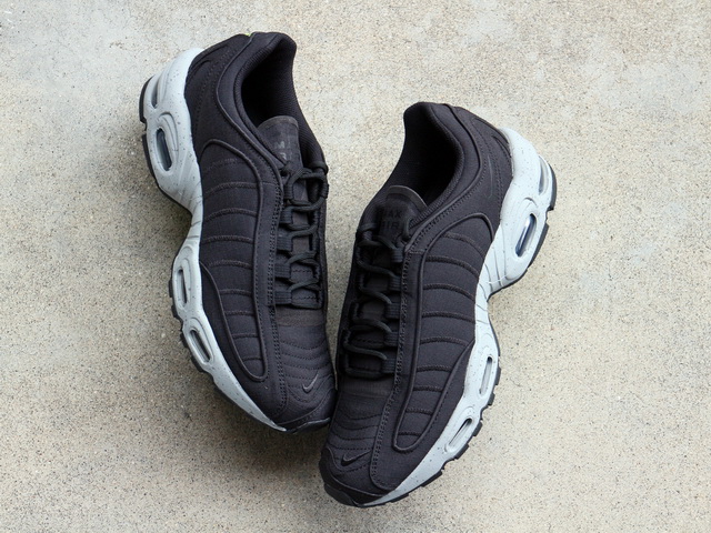 AIR MAX TAILWIND 4 SP “BLACK/VOLT”01
