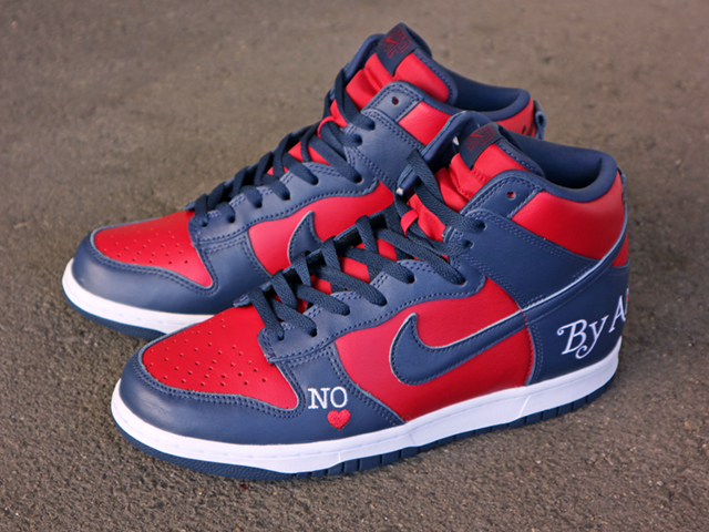 SB DUNK HIGH OG QS”SUPREME” VARSITY RED/MIDNIGHT NAVY01