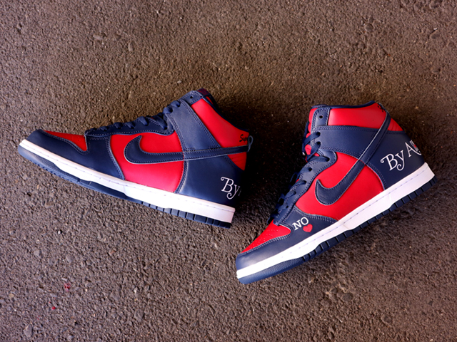 SB DUNK HIGH OG QS”SUPREME” VARSITY RED/MIDNIGHT NAVY01