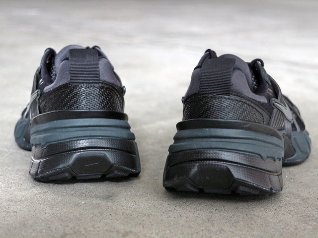 WMNS V2K RUN “BLACK/DARK SMOKE GREY”01