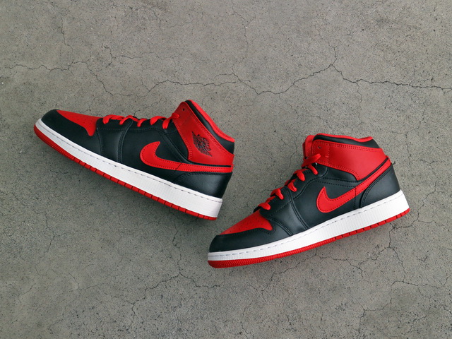 AIR JORDAN 1 MID GS “BRED”01