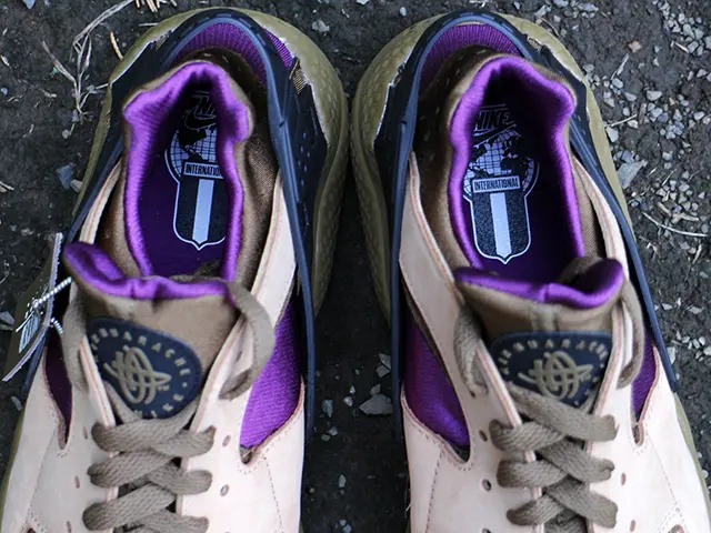 AIR HUARACHE LE “PRALINE/UMBER-VINE-BLACK”01