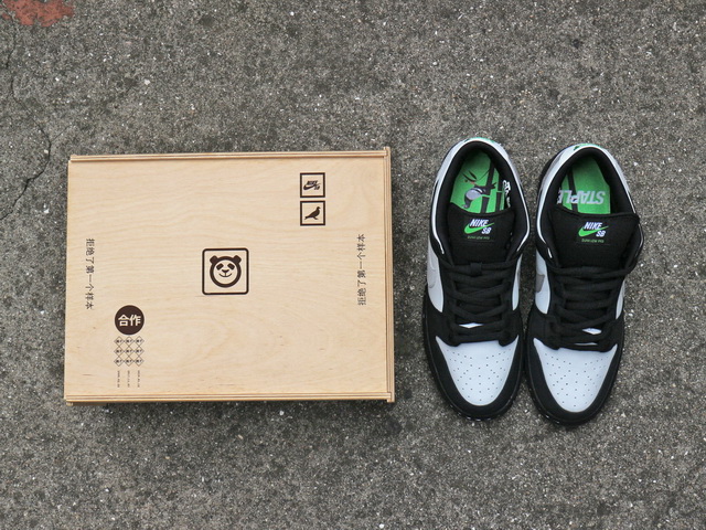 SB DUNK LOW PRO OG QS “STAPLE/PANDA PIGEON” SPECIAL WOOD BOX01