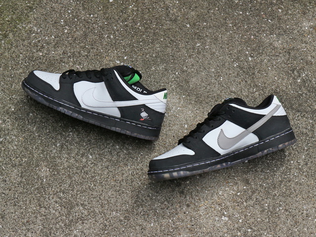 SB DUNK LOW PRO OG QS “STAPLE/PANDA PIGEON” SPECIAL WOOD BOX01