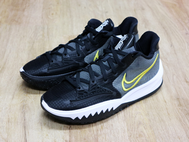KYRIE LOW 4 EP BLACK/METALLIC GOLD01