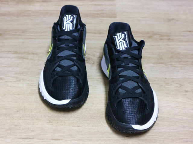 KYRIE LOW 4 EP BLACK/METALLIC GOLD01