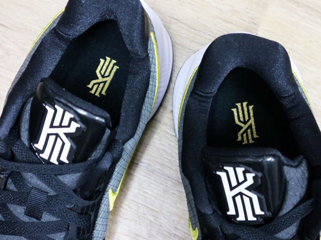 KYRIE LOW 4 EP BLACK/METALLIC GOLD01